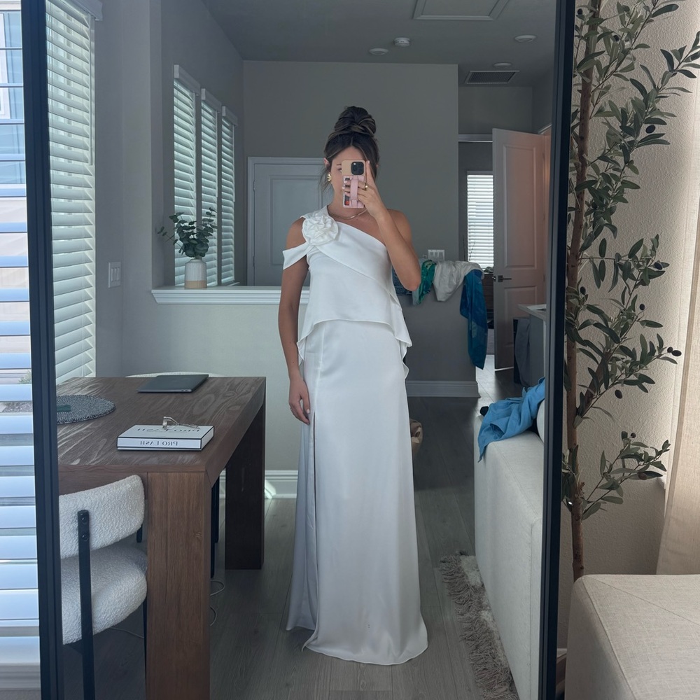 White Lady Pipa Dress